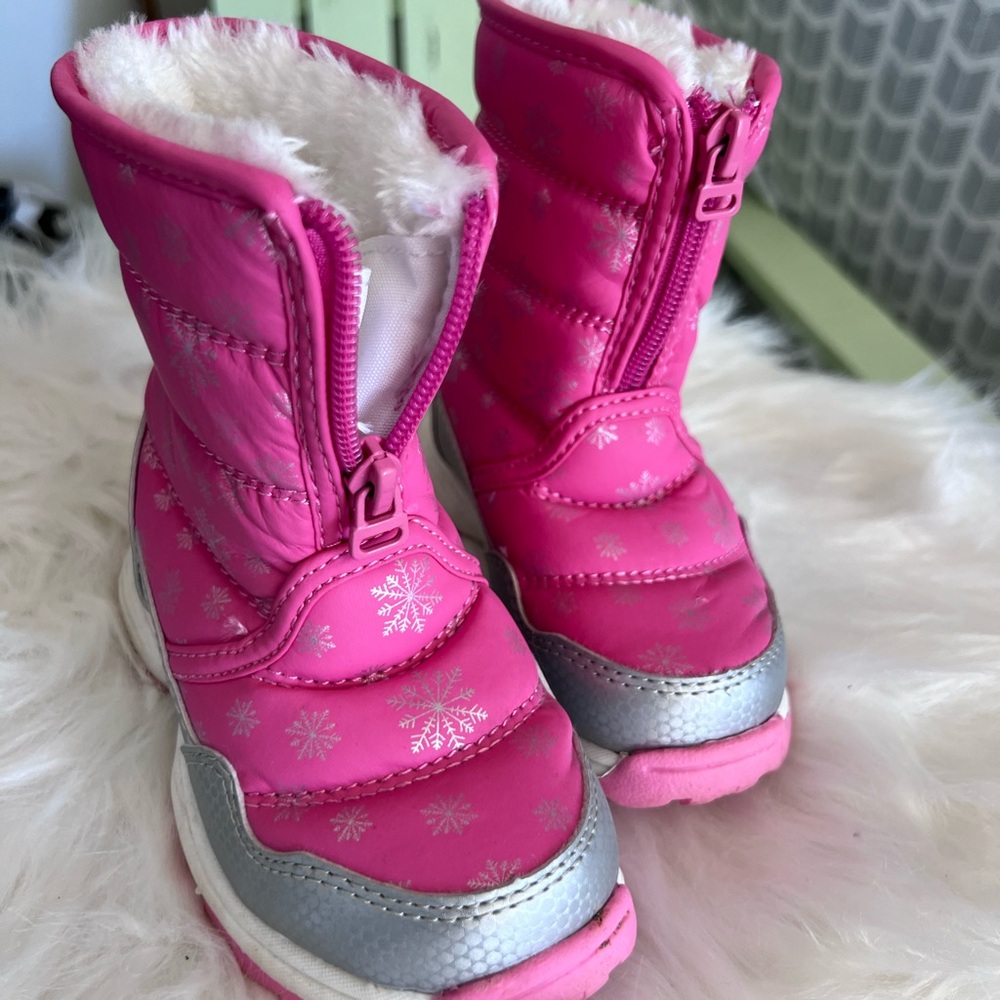 Snow boots